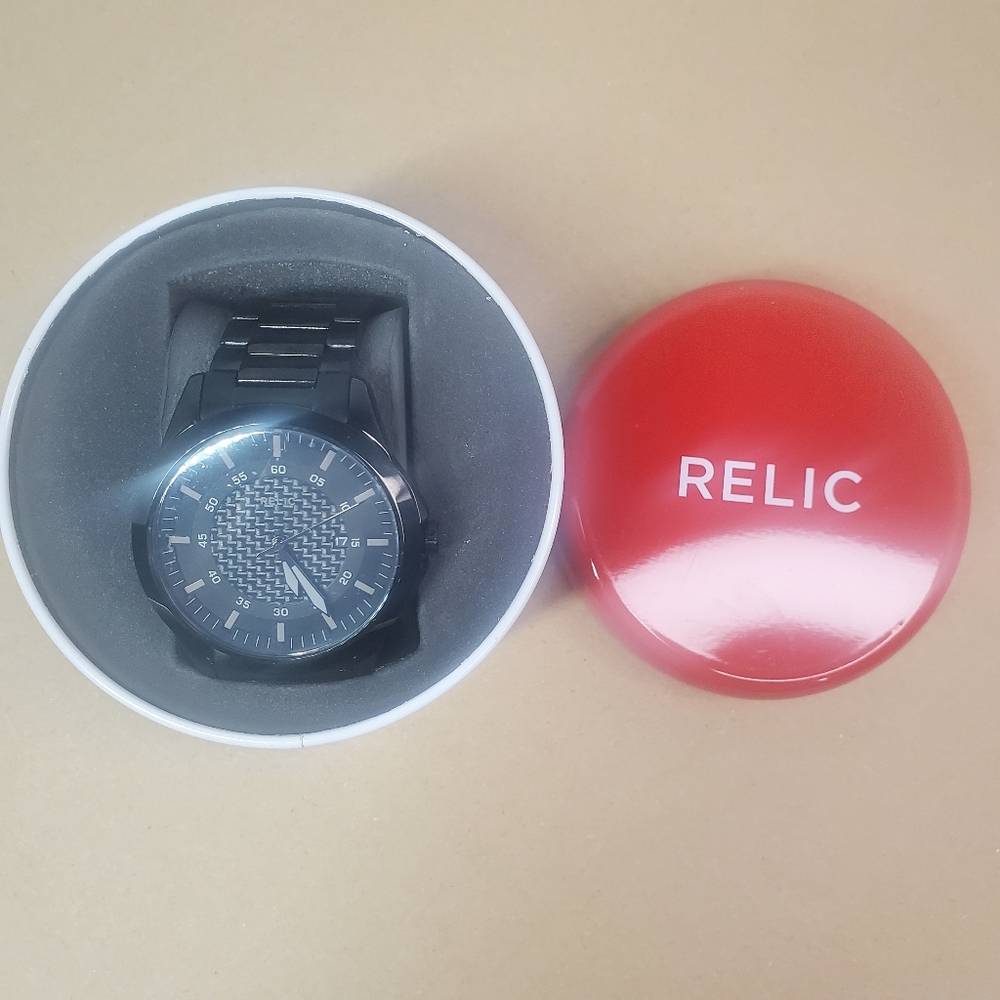 Relic Gun Metal Watch ZR12191 with case. Needs battery.